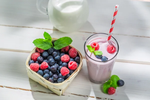 Hemgjord cocktail med berry frukter — Stockfoto