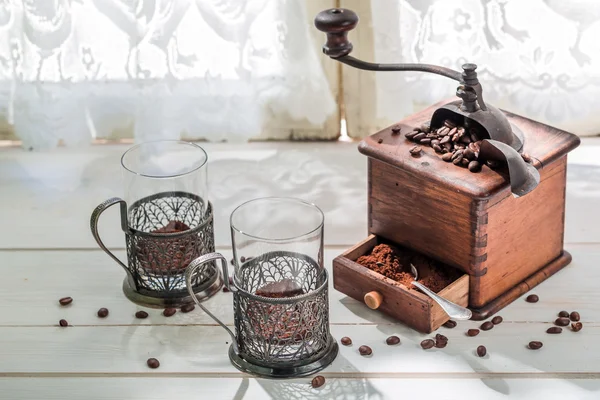 Aromatic coffee and old grinder — Stock Photo, Image