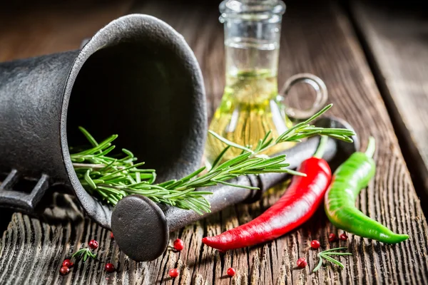 Mortar with colorful spices and herbs — Stock fotografie