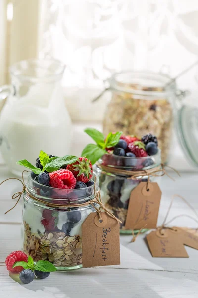 Tasty granola with fruits and yogurt — Stock Photo, Image