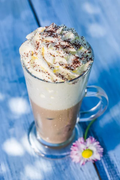 Cold latte with whipped cream — Φωτογραφία Αρχείου