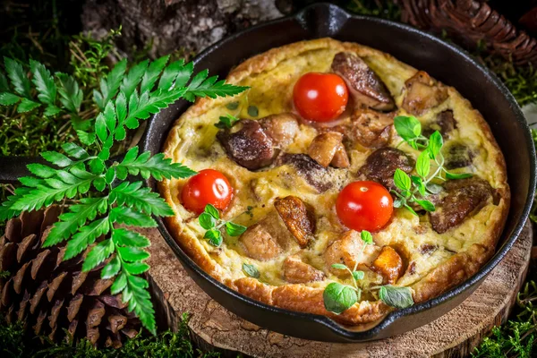 Sabrosos huevos revueltos con setas —  Fotos de Stock