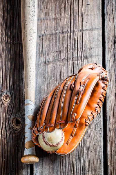 Vintage baseball-kesztyű és a labda — Stock Fotó