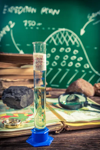 Oil sample tested at a geography lesson — Stock Photo, Image