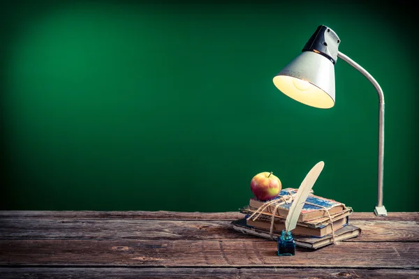 Vintage lamp and books in the classroom — Stock Photo, Image