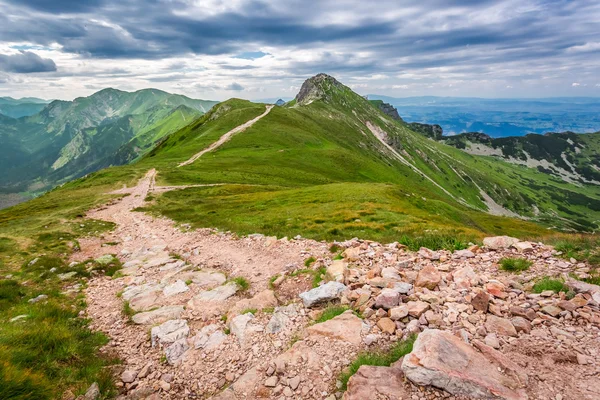 Trilha estreita nas Montanhas Tatras — Fotografia de Stock