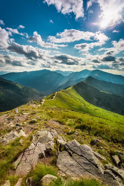 Tatrabergen toppar i solig dag — Stockfoto