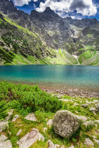 Gündoğumu, Tatra Dağları'nda harika göl — Stok fotoğraf