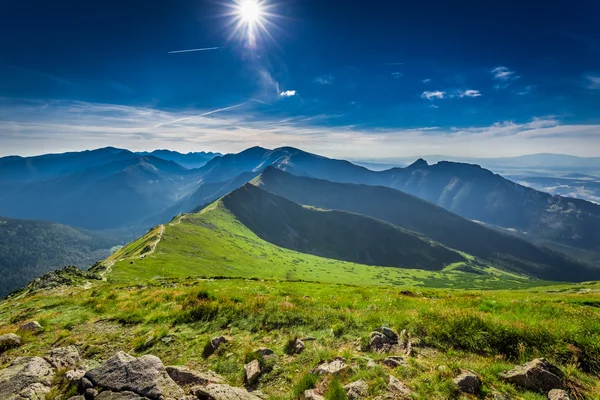 Beau coucher de soleil dans les montagnes Tatra en Pologne — Photo