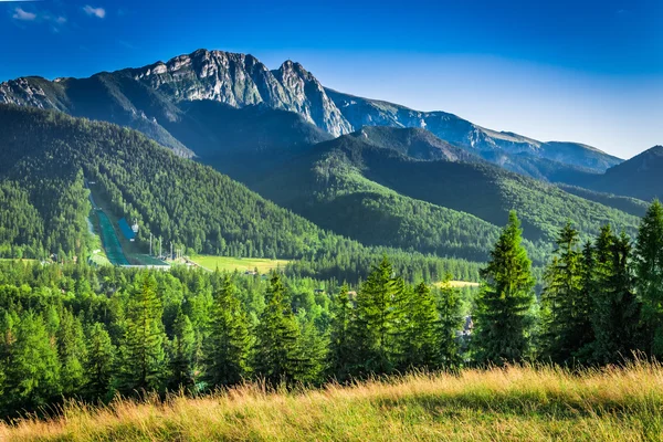 Coucher de soleil dans les montagnes en Pologne — Photo