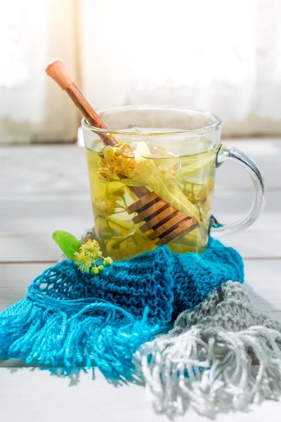 Healthy tea with honey — Stock Photo, Image