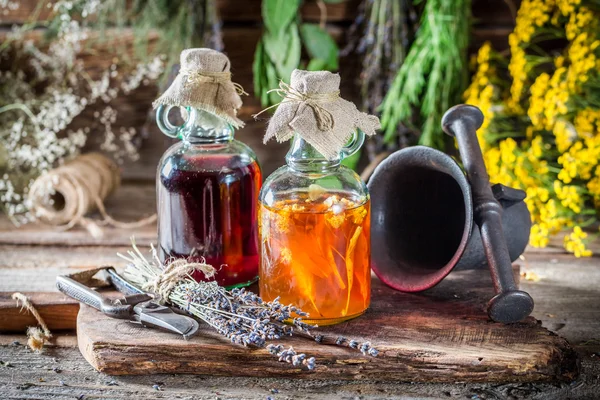 Therapeutic tincture as an alternative cure — Stock Photo, Image