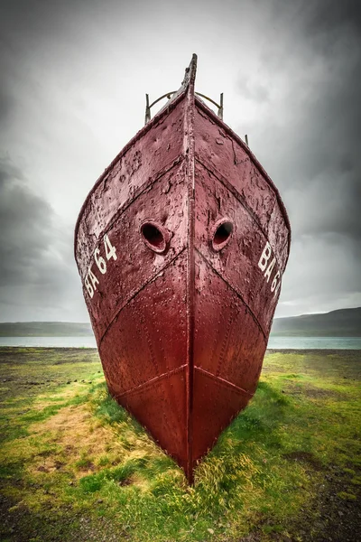 Schiffbruch an der Küste in Island — Stockfoto