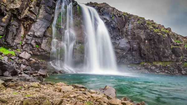 Small waterfall in Iceland — Stock Photo, Image