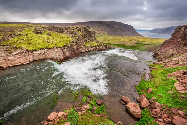 River leading to a waterfall in Iceland — Stock Photo, Image