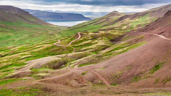 아이슬란드에서 산악도로 커브 — 스톡 사진