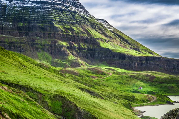 Ηφαιστειακό βουνό στην Ισλανδία — Φωτογραφία Αρχείου