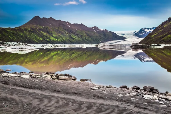 Nádherné ledovce Vatnajokull a jezero na Islandu — Stock fotografie
