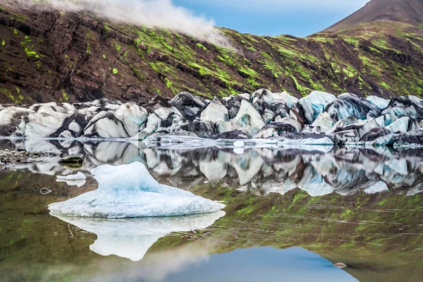 Geleira enorme Vatnajokull e lago na Islândia — Fotografia de Stock