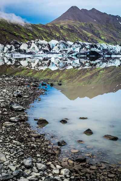 Geleira deslumbrante e lago frio na Islândia — Fotografia de Stock
