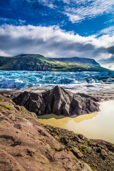 Piękny lodowiec Vatnajokull i góry w Islandii — Zdjęcie stockowe