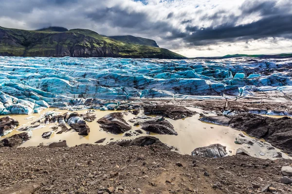 Enorme geleira e montanhas na Islândia — Fotografia de Stock