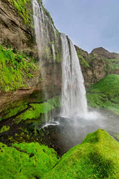 Nádherný vodopád Seljalandfoss v Islandu — Stock fotografie