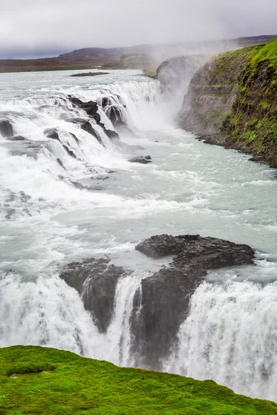 在冰岛的精彩泡汤瀑布。 — 图库照片