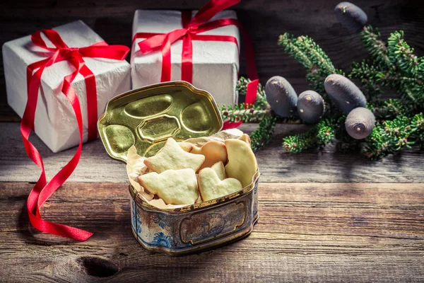 Świeżo upieczone ciasteczka świąteczne z mlekiem — Zdjęcie stockowe
