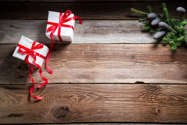 Mesa de Navidad con regalos y espacio de copia como fondo — Foto de Stock