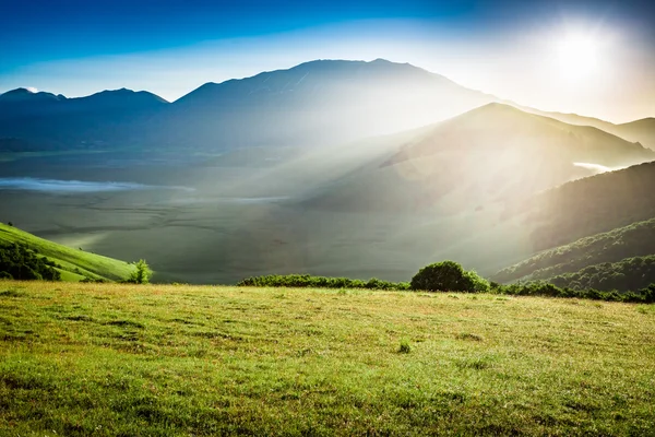 Vacker soluppgång i Castelluccio, Umbrien, Italien — Stockfoto