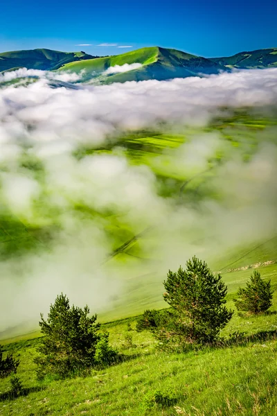 Захоплюючий Світанок у горах, Умбрія, Італія — стокове фото