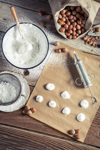 Prepare a baking homemade macaroons — Stock Photo, Image