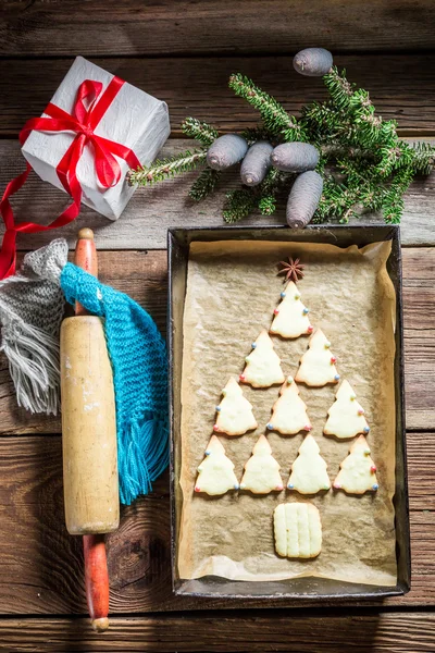 Galletas dulces dispuestas como un árbol de Navidad — Foto de Stock