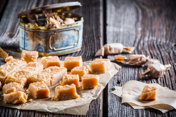 Dulces caramelos con sésamo —  Fotos de Stock