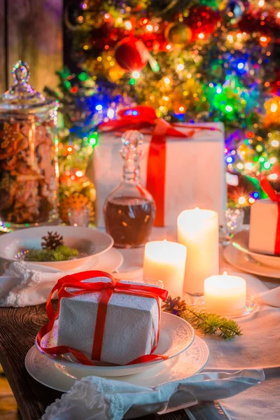 Weihnachtstisch gedeckt für Heiligabend — Stockfoto