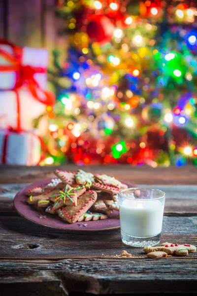 Freshly baked gingerbread cookies with milk for Christmas — Stock Photo, Image