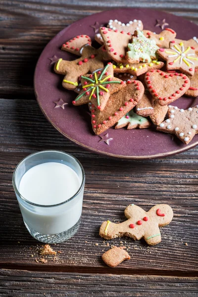 Sweet and tasty gingerbread cookies with milk at Christmas eve — Stock Photo, Image