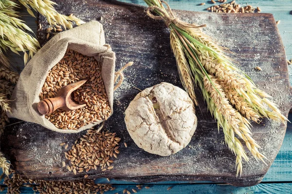 Zelfgemaakte broodjes met meerdere korrels — Stockfoto