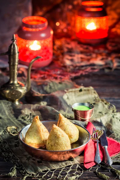 Fried samosa sebze ve et ile — Stok fotoğraf