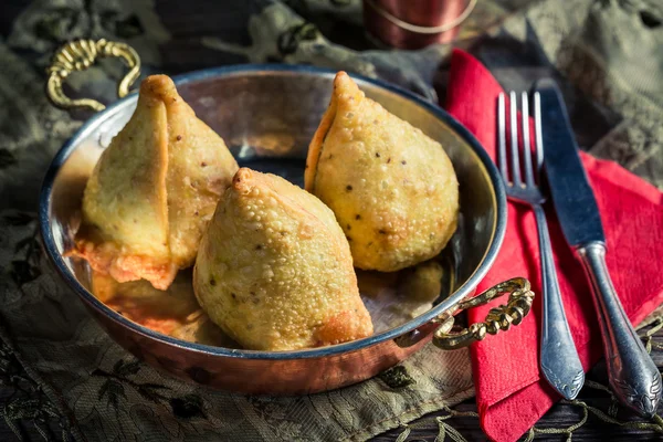 Lezzetli sebzeli samosa — Stok fotoğraf