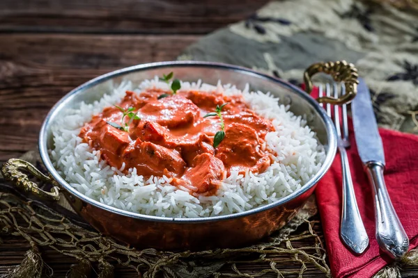 Chutné tikka masala s rýží a omáčkou — Stock fotografie