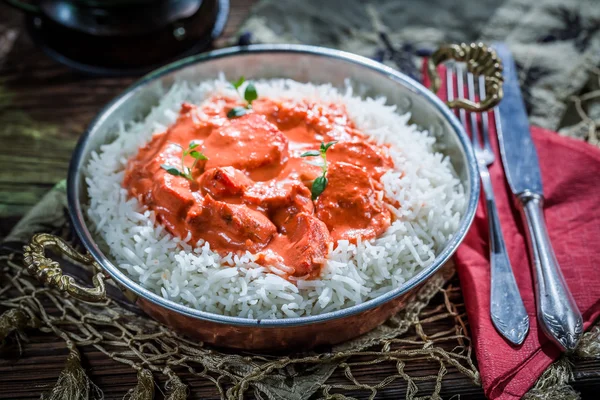 Delicioso tikka masala com molho de arroz e tomate — Fotografia de Stock