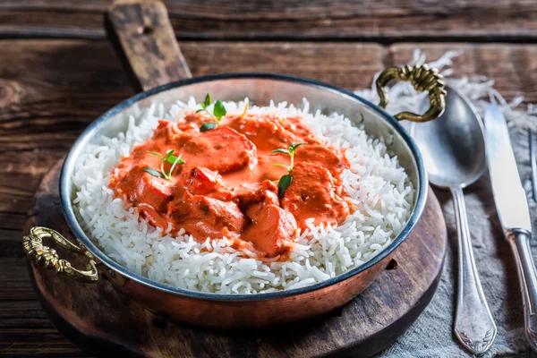 Delicioso tikka masala com frango em molho de tomate — Fotografia de Stock