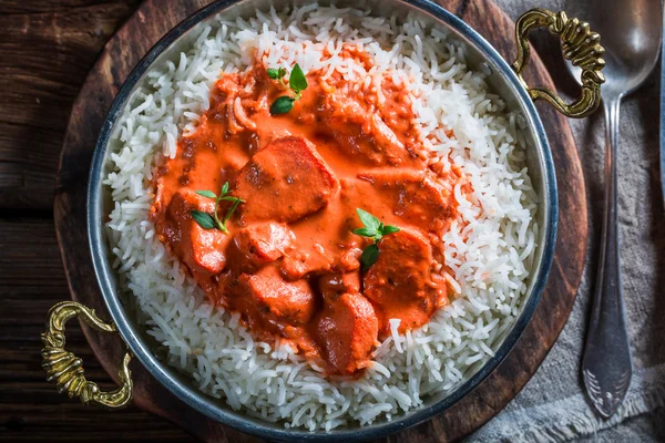 Deliciosa tikka masala con arroz y salsa — Foto de Stock