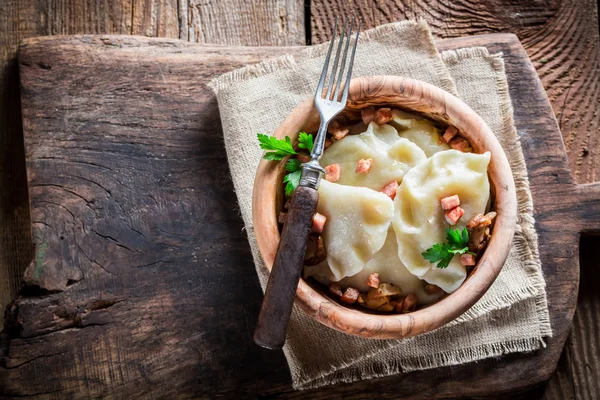 Yummy dumplings med vilda mushrroms — Stockfoto