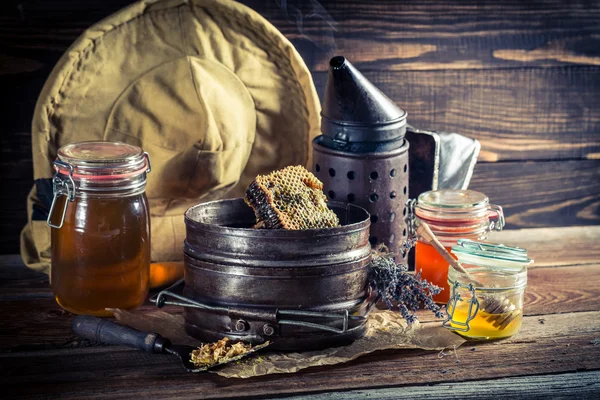 Age tools for beekeeping — Stock Photo, Image