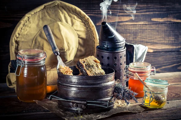 Age beekeeper working tools — Stock Photo, Image