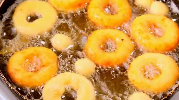Frying donuts on hot oil — Stock Video