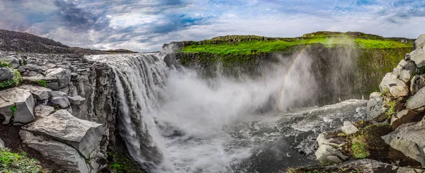 Panorama av fantastiska vattenfall Dettifoss på Island — Stockfoto